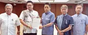 嘉手納降下訓練に抗議　県議会軍特委が日米に中止求める