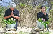 辺野古転覆事故5カ月、ヘリ基地反対協が現場海域で追悼