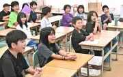 夏休み明け、県内の小中学校で授業再開 那覇の壺屋小では約210人が登校