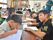 豊見城市内26カ所で「夏休み寺子屋学習会」 小中学生が宿題に取り組む