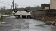 台風18号：伊平屋で車横転、北部中心に最大3660戸停電、3人けが