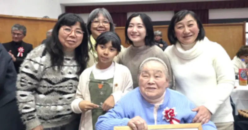 100歳の喜納美智江さん、アルゼンチンの本部町人会90周年式典で顕彰