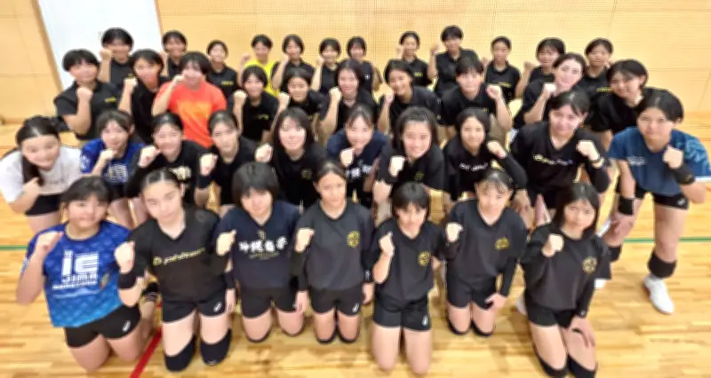 中部商業高女子バレー部が伊江村で交流 住民らとグラウンドゴルフや教室