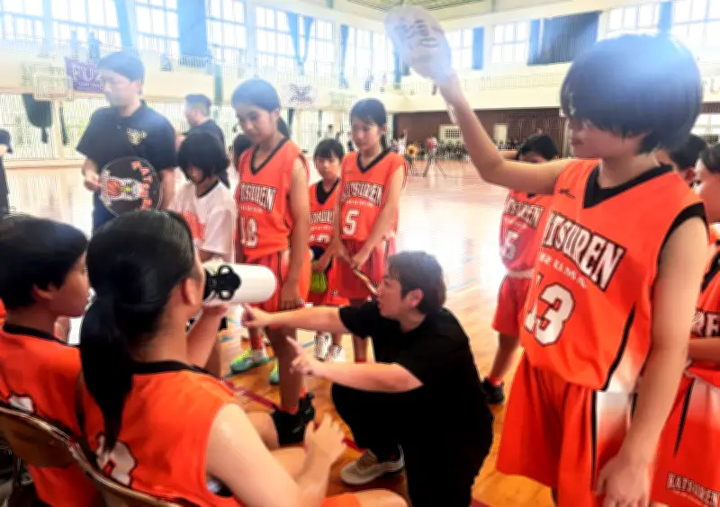 選手を怒らず褒めて指導　第1回美ら心カップ開催　うるま市の勝連小で
