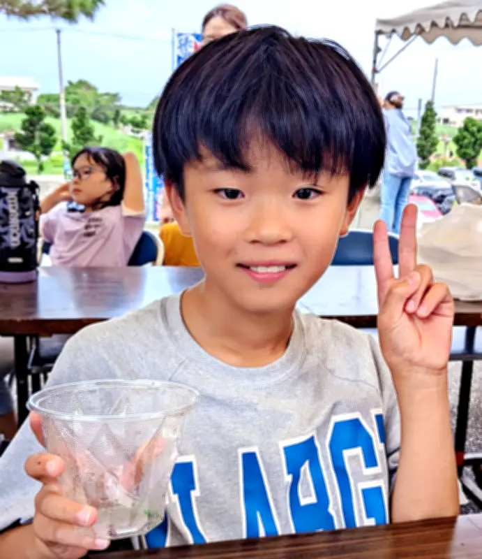 かき氷早食いで優勝 西城小4年の伊藤福多朗さん 城辺ふれあいまつり