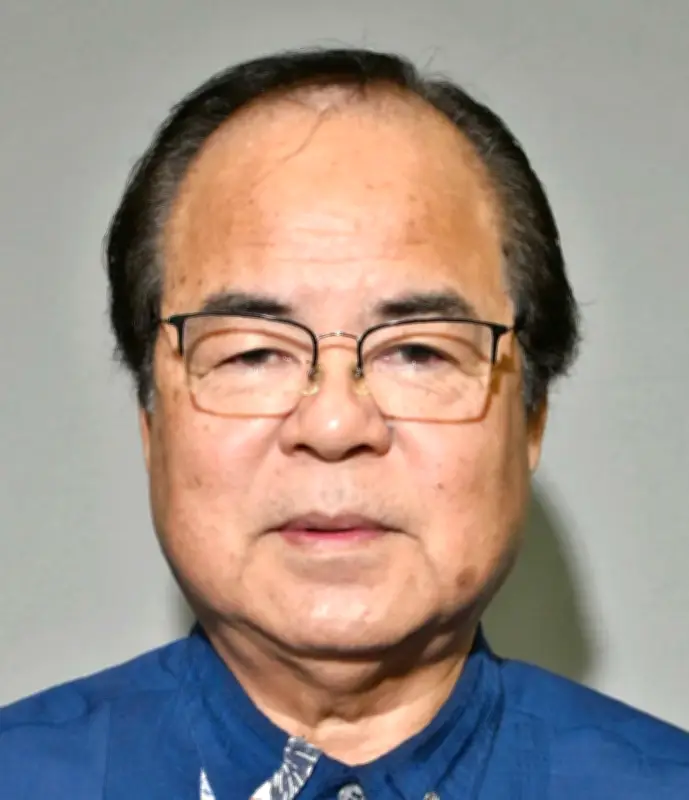 名城伊江村長、九州中体連相撲個人戦Vの山城さんを祝福「島の誇り」