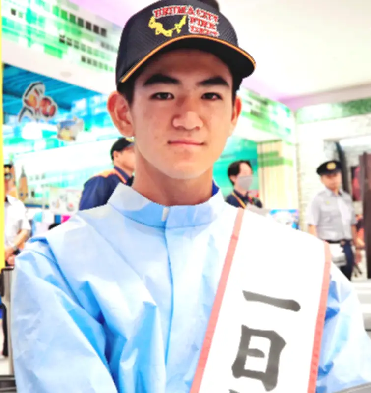 一日救急隊長を務めた兼城昊さん（15）＝うるま市