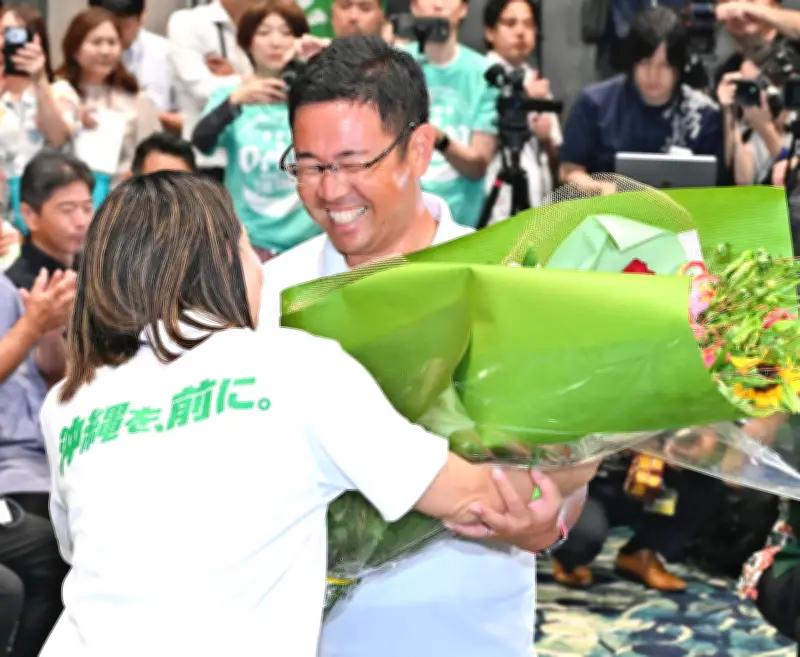 古謝玄太氏が沖縄県知事選で圧勝、最年少42歳で当選　「沖縄を前に進める」