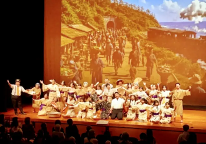 軽便鉄道の旅をしまくとぅばで熱演 第15回Onステージに小学生から高齢者まで参加