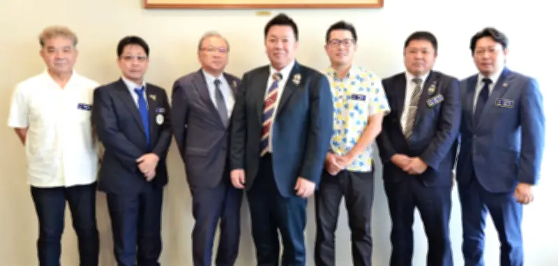 ライオンズクラブ３３７―Ｄ地区ガバナーらが沖縄タイムス社訪問、熊本地震支援を報告