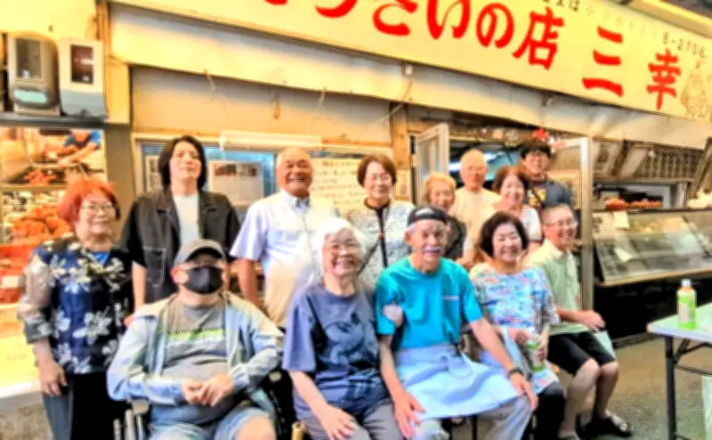 沖縄市の総菜店「三幸」43年の歴史に幕 常連客らが別れ惜しむ