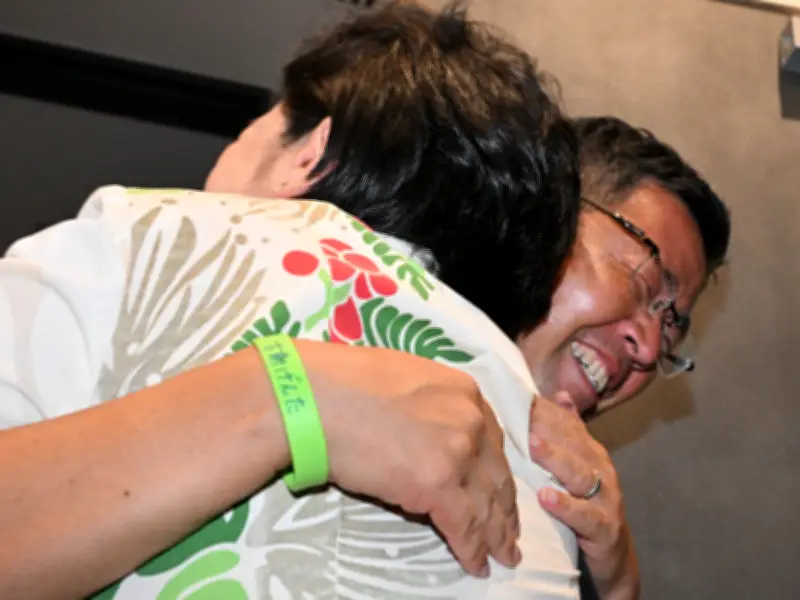 沖縄知事選で古謝玄太氏が玉城デニー氏破り初当選確実に