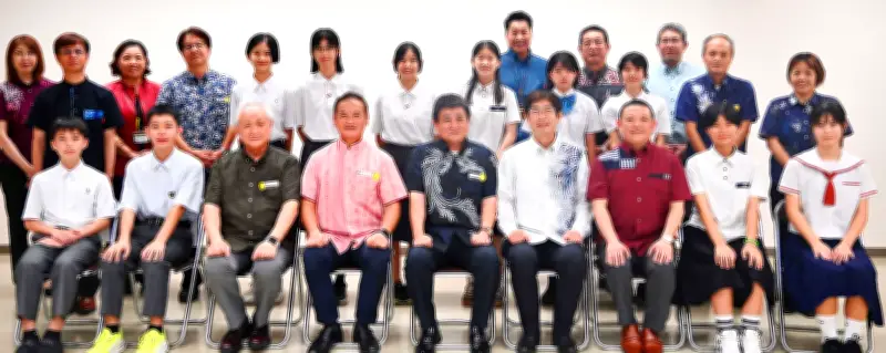 宜野湾市の中学生10人が留学報告会で英語で成果発表
