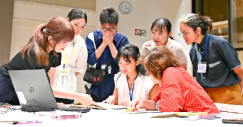 内間パウラさん、祖父の名前に感激　県立図書館で移民記録検索講座