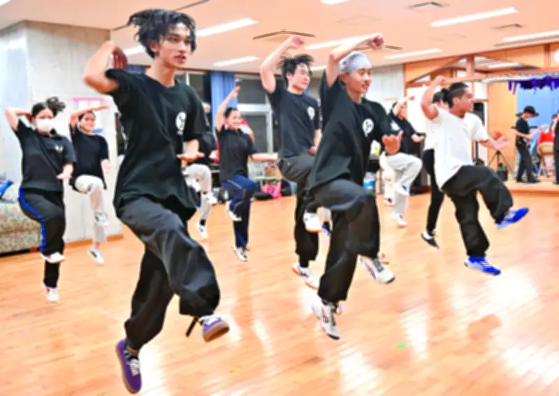 戦後81年、平和考える舞台「那覇センセイション」19・20日公演 那覇の小中高生50人が練習に汗