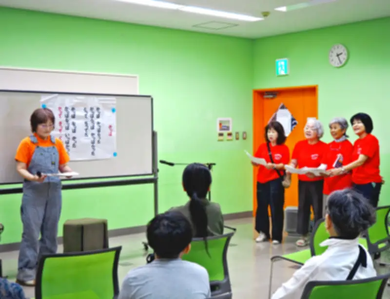 北中城で親子朗読会 表情豊かな読み聞かせに約20人の親子が聞き入る