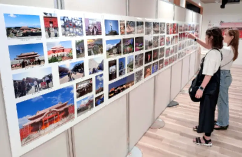 首里城復元の歩みを写真で紹介　首里杜館で写真展「甦る首里城」13日まで