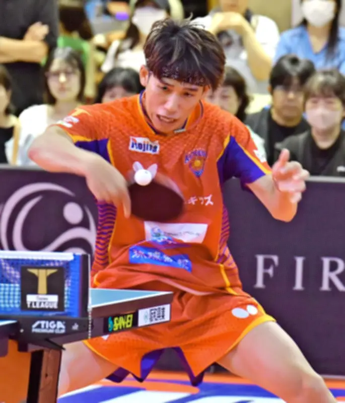 アスティーダがＫＭ東京に４－０で完勝、首位守る