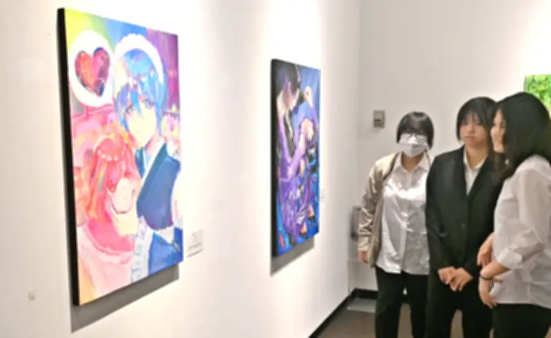 真和志高クリエイティブアーツ科の卒業作品展、浦添市美術館で開催中