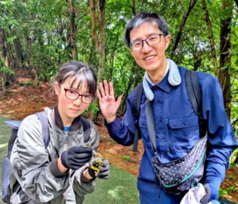 静岡の小6が沖縄でオキナワキノボリトカゲの生態調査 北谷・桃原公園を訪問