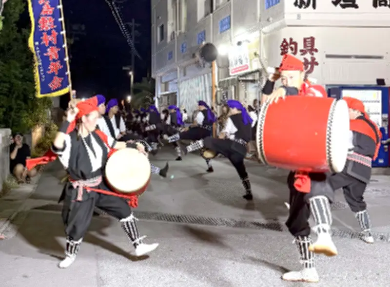 渡嘉敷村青年会が旧盆道ジュネー 結成30周年でOBも参加し各集落巡る