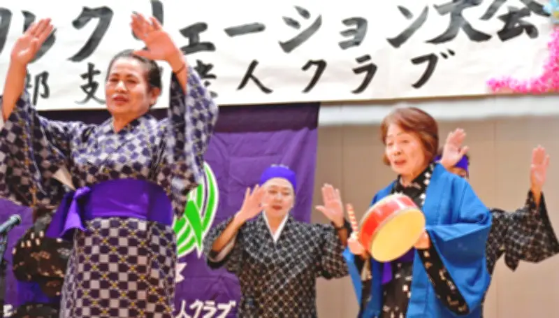 名護・屋部支部老人クラブ、第45回レク発表大会 5クラブが躍動