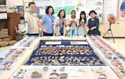 410年の歴史伝える「記憶のかけら」 開南小に手作り博物館 花壇から陶片出土