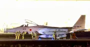 空自F15が嘉手納基地に緊急着陸 油圧系不具合か 4時間後にけん引