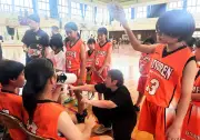 選手を怒らず褒めて指導　第1回美ら心カップ開催　うるま市の勝連小で