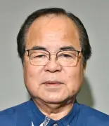 名城伊江村長、九州中体連相撲個人戦Vの山城さんを祝福「島の誇り」