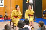 「島口説」笑いと涙誘う 恩納村博物館で2人芝居 戦中戦後の沖縄描く