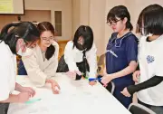 糸満の中高生が余剰牛乳活用を提案 ラジオ体操で配布、SNS発信も