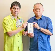 熊本地震義援金5万円 空手上原松濤館の上原館長が沖縄タイムス社に寄託
