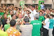 古謝玄太氏が知事選初当選、振興政策充実へ新県政の手腕問われる