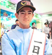 一日救急隊長を務めた兼城昊さん（15）＝うるま市
