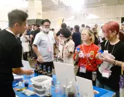 南島酒販が総合酒類展示会 県内外105社、千種類以上を試飲