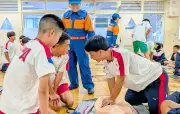 沖縄東中で防災学習、自治会や消防団と連携し心肺蘇生など体験