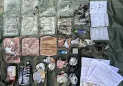 那覇軍港フェンス外に米軍ごみか 研究者が回収、ポリ袋半分ほど