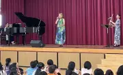 対馬丸題材の歌に児童聞き入る　那覇・高良小で平和コンサート