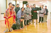 敬老の日は沖縄芝居で 劇団うない、うびらじ、群星、与座が相次ぎ公演