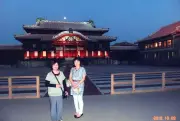 ［首里城と私］正殿屋根上の月に感激　島袋光枝さん（83）＝那覇市