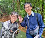 静岡の小6が沖縄でオキナワキノボリトカゲの生態調査 北谷・桃原公園を訪問