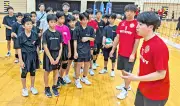 サントリーサンバーズ選手ら豊見城市で中学生約120人にバレー指導